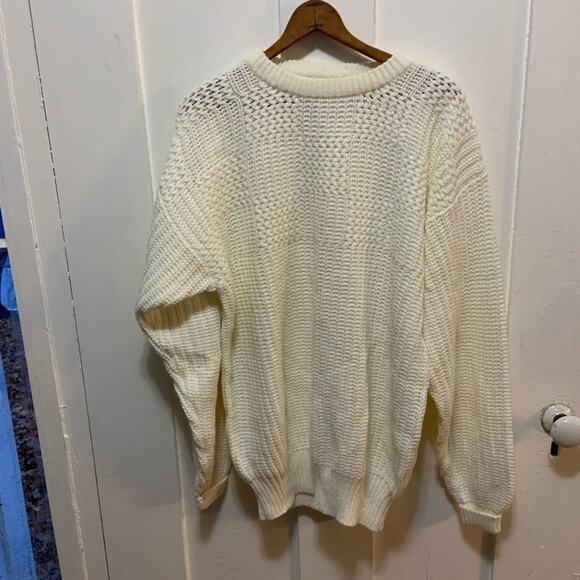 Vintage textured knit white campus sweater! Sz L in EUC! - Picture 2 of 5